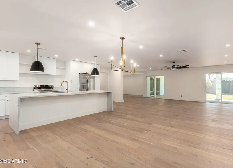 829 E Desert Park Ln, Phoenix, AZ à vendre - Photo de l’immeuble – Image 2 sur 4