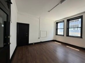 23-23 Borden Ave, Long Island City, NY à louer Photo intérieure– Image 2 sur 6