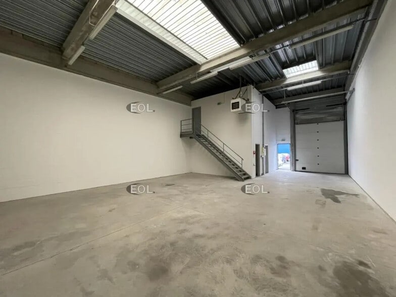 4 Rue Leonard De Vinci, Chambly à louer - Photo de l’immeuble – Image 3 sur 5