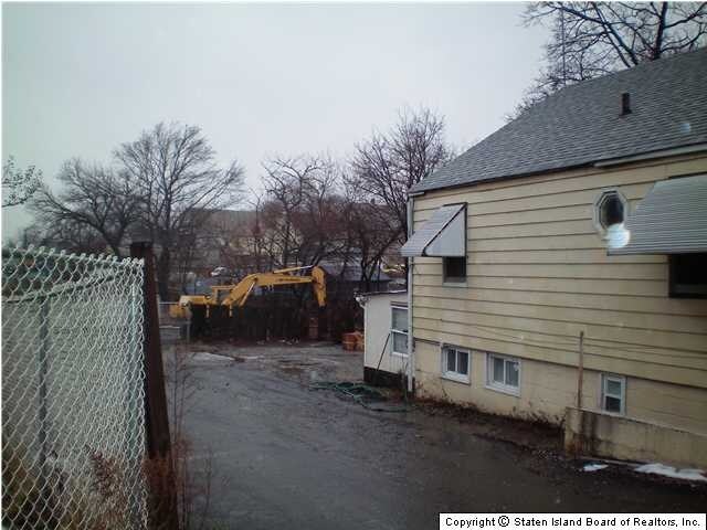 4439 Arthur Kill Rd, Staten Island, NY à vendre - Photo de l’immeuble – Image 3 sur 22