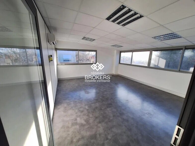 Bureau dans Gignac à louer - Photo de l’immeuble – Image 3 sur 6