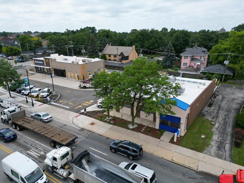 120 N La Grange Rd, La Grange, IL à louer - Photo de l’immeuble – Image 1 sur 15