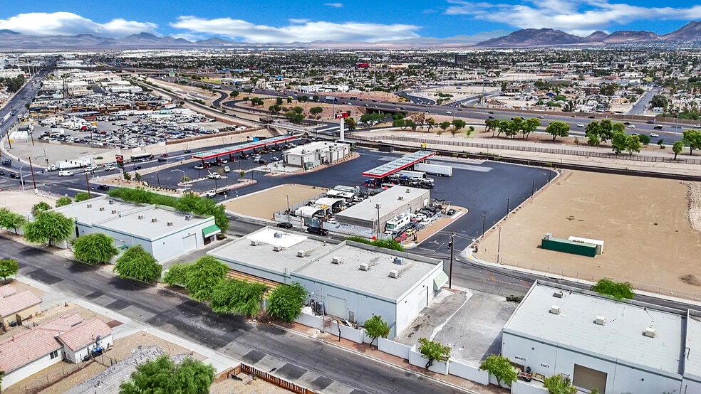 1931 Losee Rd, North Las Vegas, NV à louer - Photo de l’immeuble – Image 3 sur 9