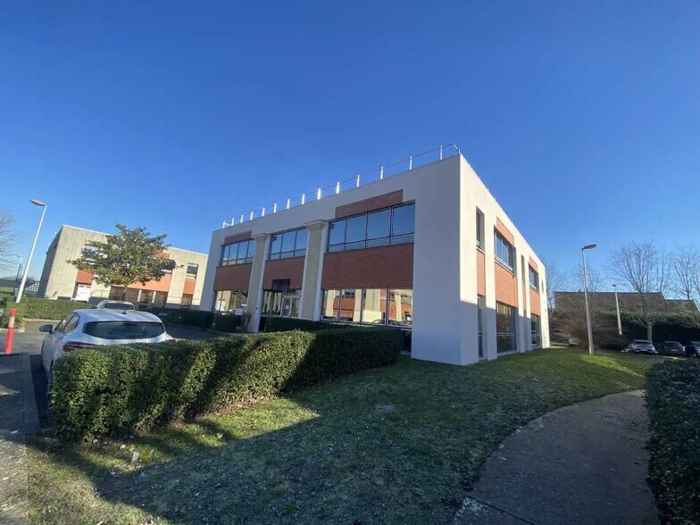 Bureau dans Émerainville à vendre - Photo de l’immeuble – Image 1 sur 8