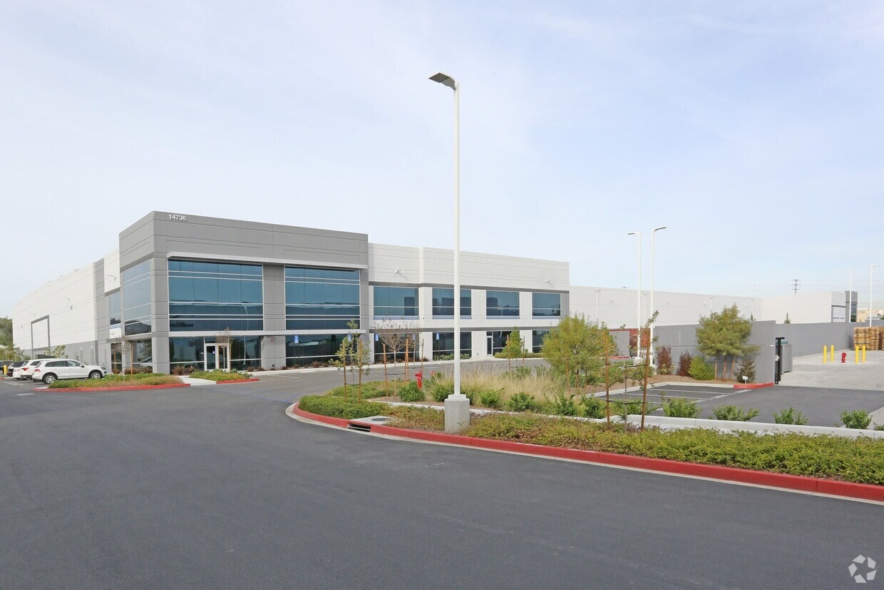 14736 Nelson Ave, City of Industry, CA à louer Photo de l’immeuble– Image 1 sur 1