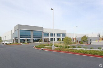 14736 Nelson Ave, City of Industry, CA à louer Photo de l’immeuble– Image 1 sur 1