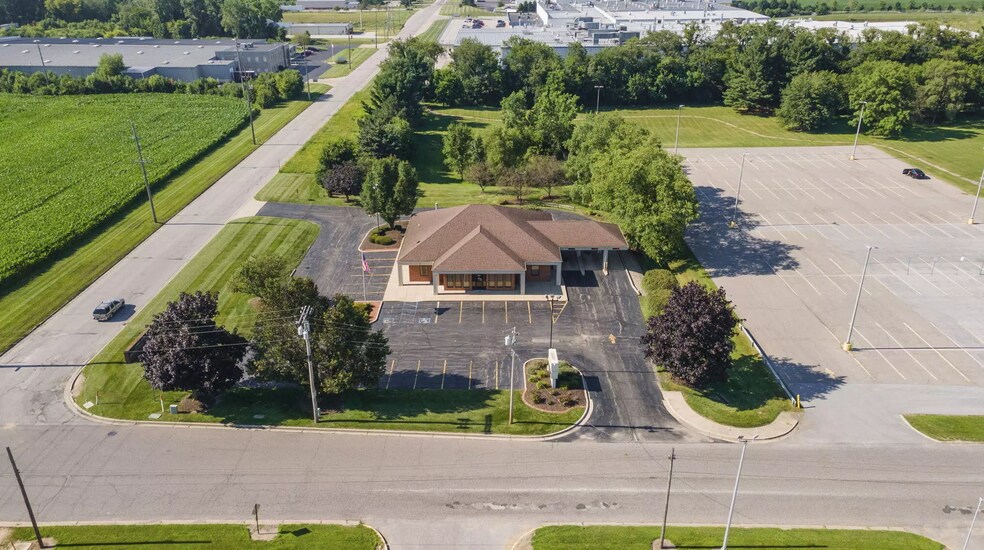 201 Koomler Dr, La Porte, IN à vendre - Photo de l’immeuble – Image 2 sur 21