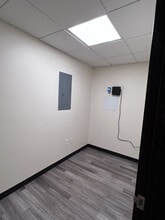 678 S Indian Hill Blvd, Claremont, CA à louer Photo intérieure– Image 2 sur 10