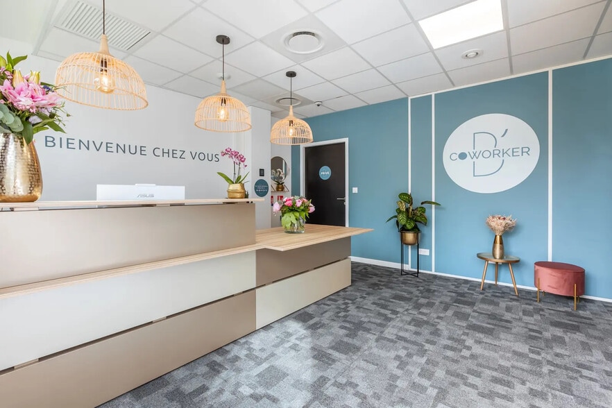 2229 Route Des Cretes, Valbonne à louer - Photo de l’immeuble – Image 3 sur 12