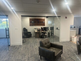 Plus de détails pour 30 Coronado Rd, Warwick, RI - Bureau, Industriel/Logistique à louer