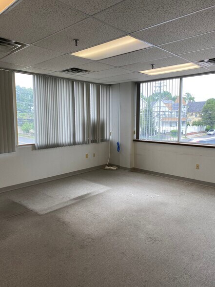 1862 E Main St, Bridgeport, CT à vendre - Photo intérieure – Image 3 sur 12