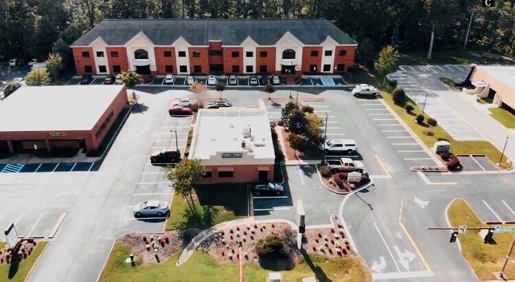 11719 Jefferson Ave, Newport News, VA à vendre - Photo de l’immeuble – Image 1 sur 1