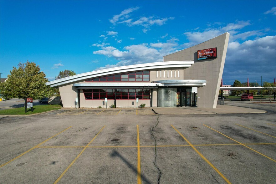 608 W Town Center Blvd, Champaign, IL à vendre - Photo de l’immeuble – Image 2 sur 36