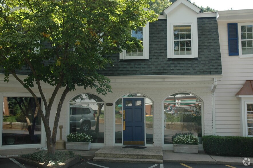 8115 Old Dominion Dr, McLean, VA à louer - Photo de l’immeuble – Image 2 sur 15