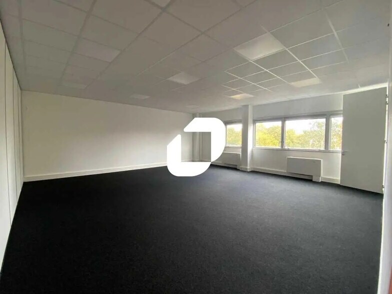 Bureau dans Guyancourt à louer - Photo de l’immeuble – Image 3 sur 22
