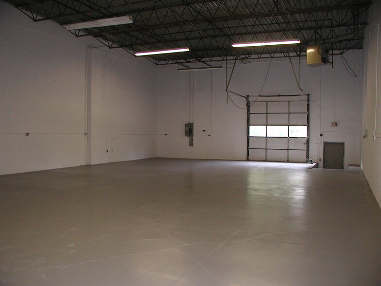 20978-21084 Bridge St, Southfield, MI à louer - Photo intérieure – Image 3 sur 4