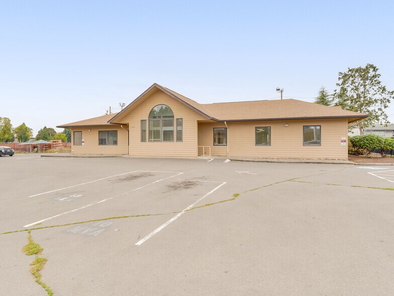 2275 NE McDaniel Ln, McMinnville, OR à louer - Photo de l’immeuble – Image 3 sur 45