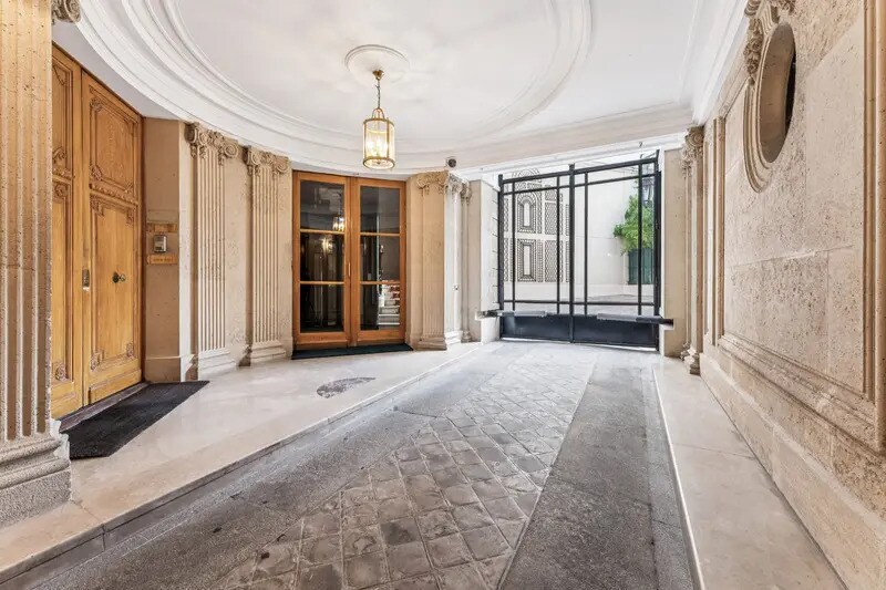 Bureau dans Paris à vendre - Hall d’entrée – Image 1 sur 10