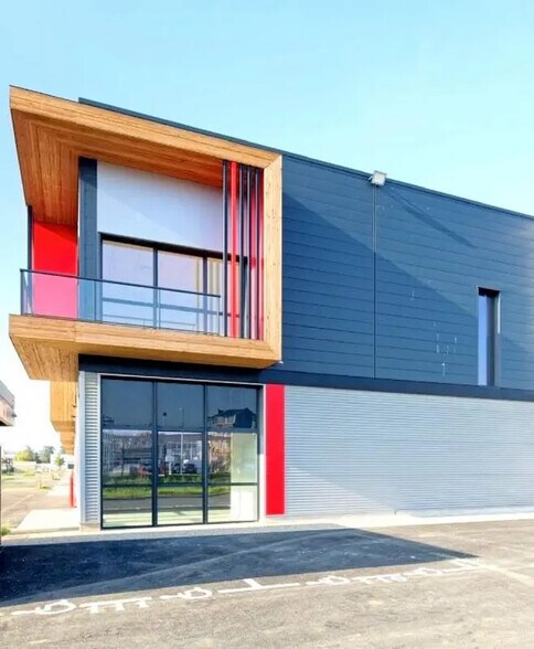 Local d’activités dans Plaisir à louer - Photo de l’immeuble – Image 3 sur 9