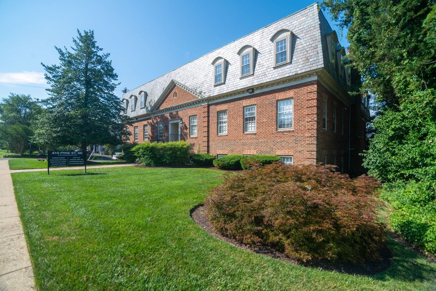 410 Pine St SE, Vienna, VA à louer - Photo de l’immeuble – Image 3 sur 7