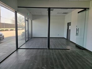 9701-9741 Canoga Ave, Chatsworth, CA à louer Photo intérieure– Image 1 sur 9