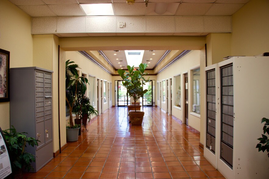 1700 N Dixie Hwy, Boca Raton, FL à louer - Photo intérieure – Image 3 sur 26