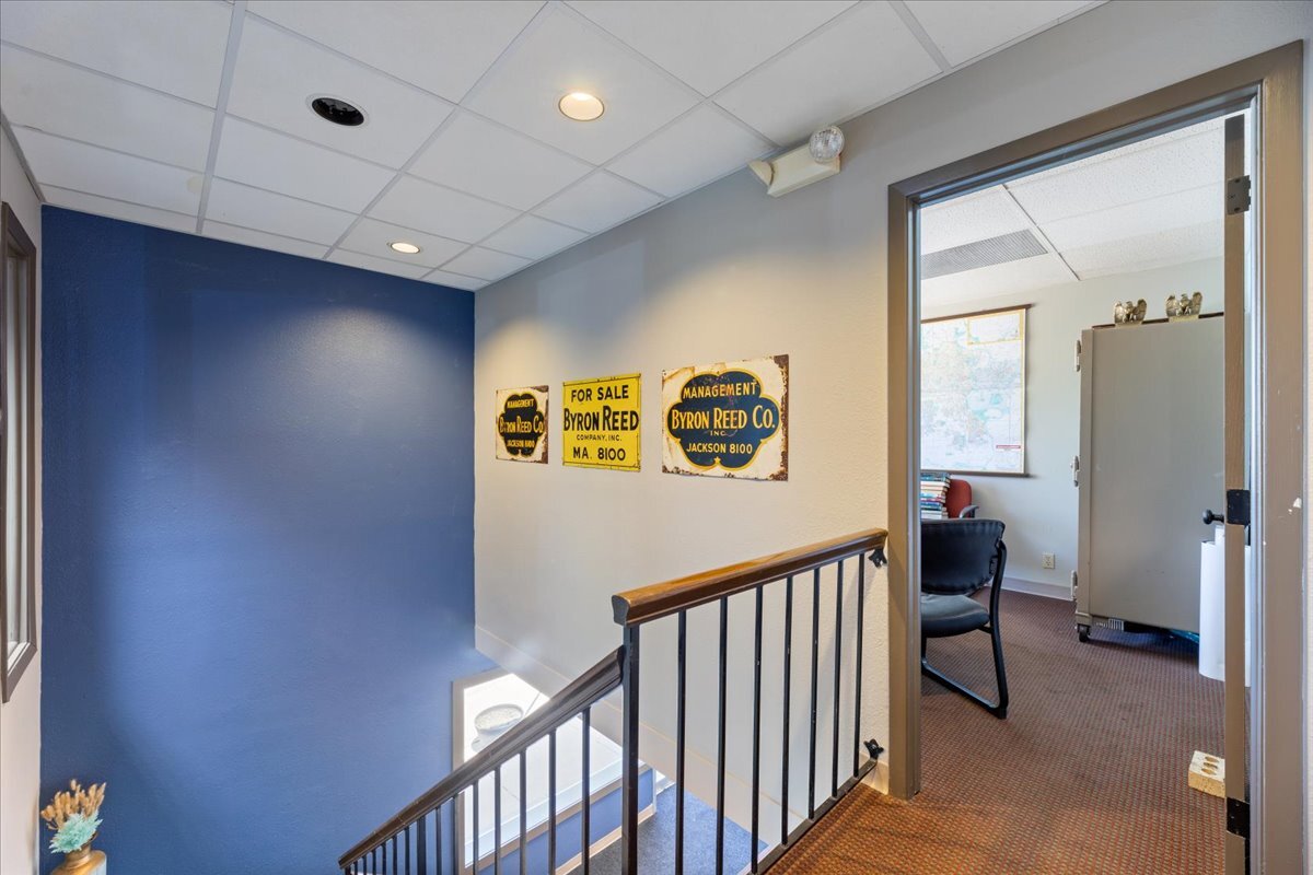 2615 Harney St, Omaha, NE à louer Photo de l’immeuble– Image 1 sur 35