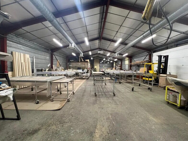 Local d'activités dans Beynost à vendre - Photo de l’immeuble – Image 1 sur 1