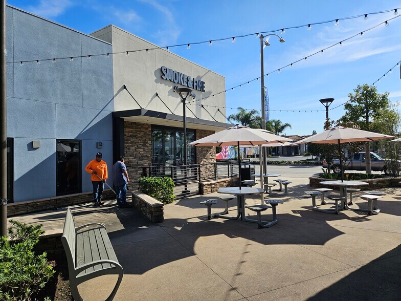 15750 Paramount Blvd, Paramount, CA à louer - Photo de l’immeuble – Image 3 sur 3