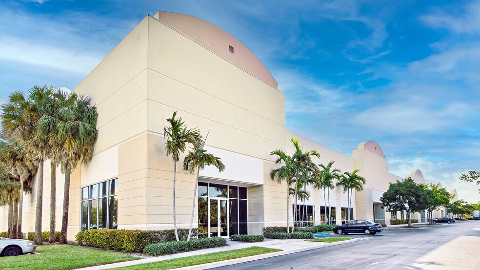 2100 SW 2nd St, Pompano Beach, FL à louer - Photo de l’immeuble – Image 3 sur 13
