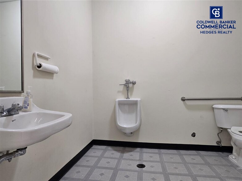 600 Blairs Ferry Rd NE, Cedar Rapids, IA à louer - Photo intérieure – Image 3 sur 13