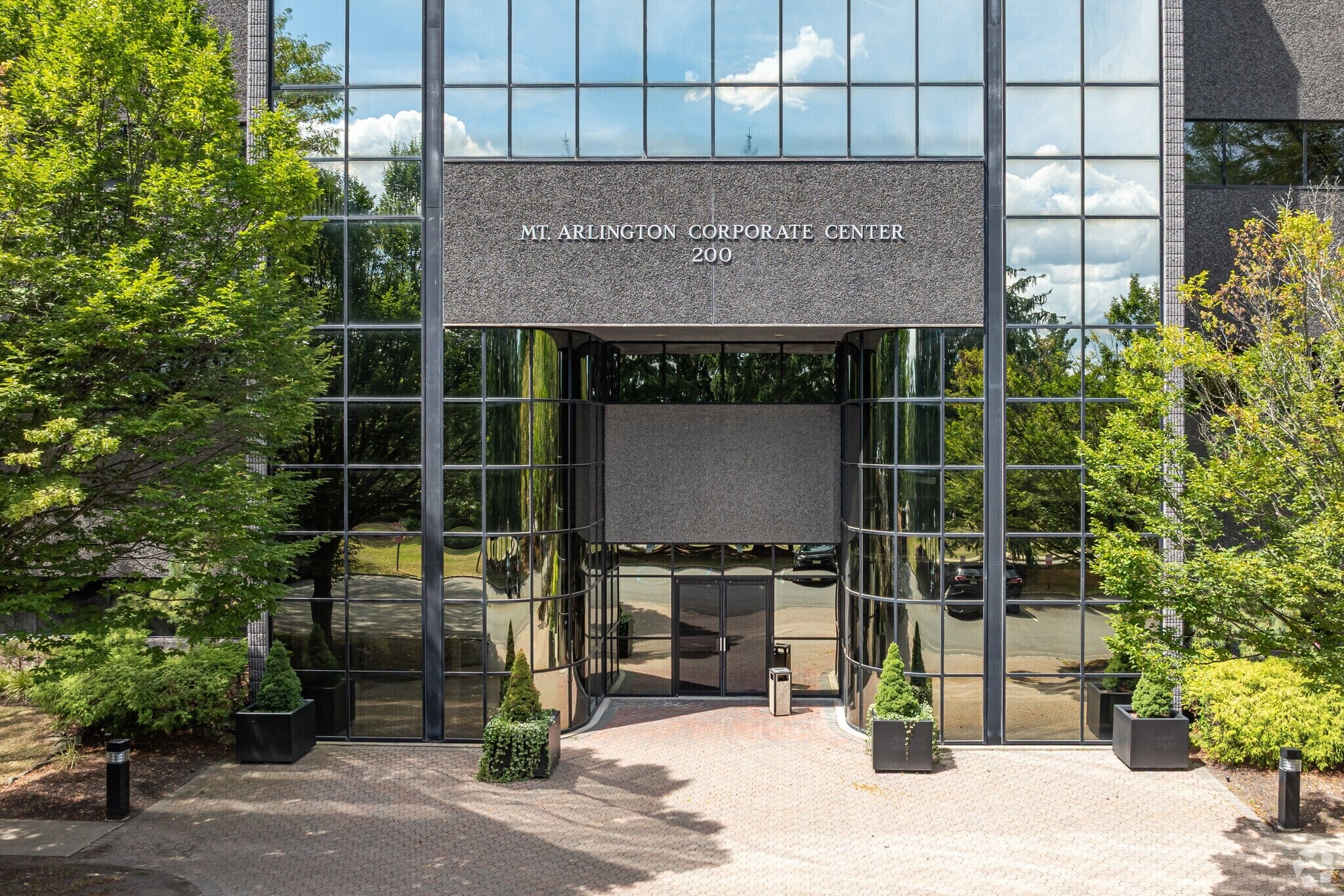 100 Valley Rd, Mount Arlington, NJ à louer Photo de l’immeuble– Image 1 sur 6