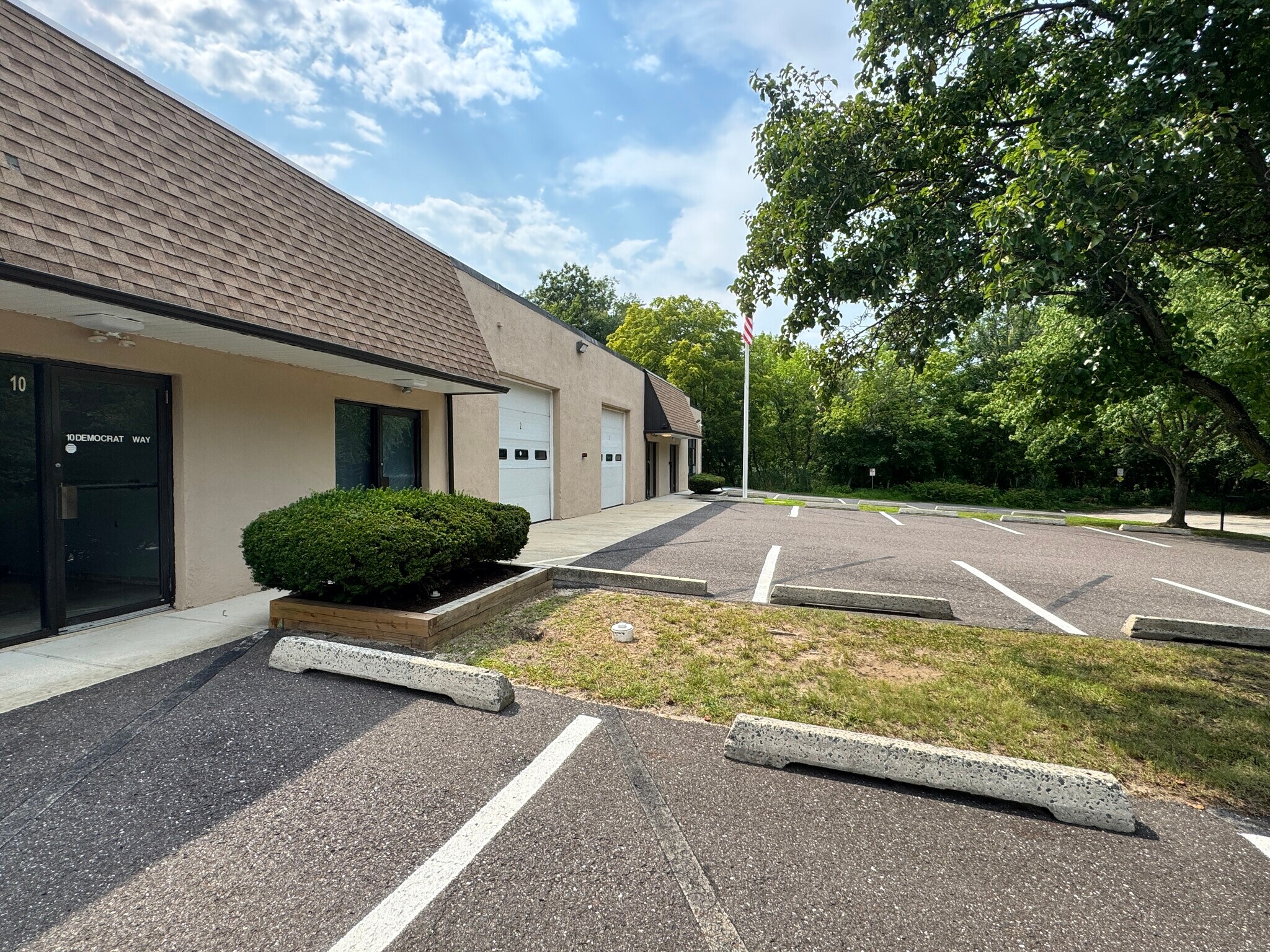 10-16 Democrat Way, Gibbsboro, NJ à louer Photo de l’immeuble– Image 1 sur 5