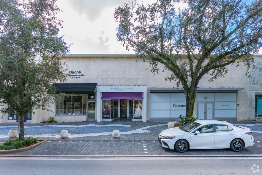 330-336 Miracle Mile, Miami, FL à louer - Photo de l’immeuble – Image 3 sur 4