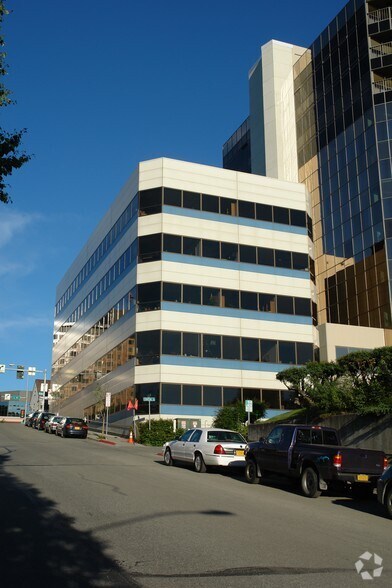 500 L St, Anchorage, AK à louer - Photo de l’immeuble – Image 1 sur 8