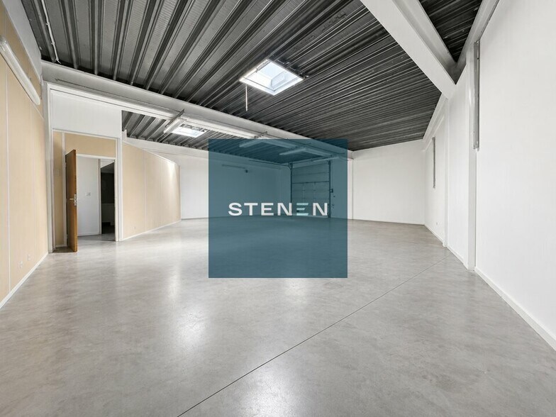 415 Rue Claude Nicolas Ledoux, Aix-en-Provence à louer - Photo de l’immeuble – Image 2 sur 7