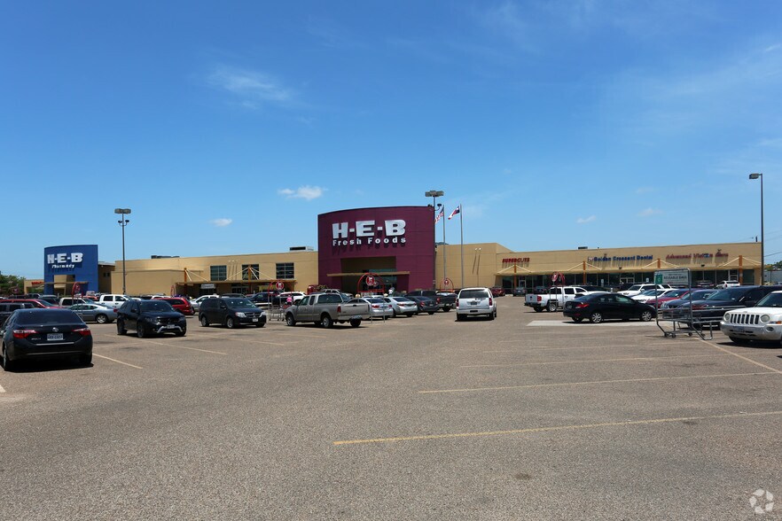 1505 E Rio Grande, Victoria, TX à louer - Photo de l’immeuble – Image 2 sur 4