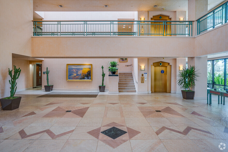 8777 N Gainey Center Dr, Scottsdale, AZ à louer - Hall d’entrée – Image 2 sur 27