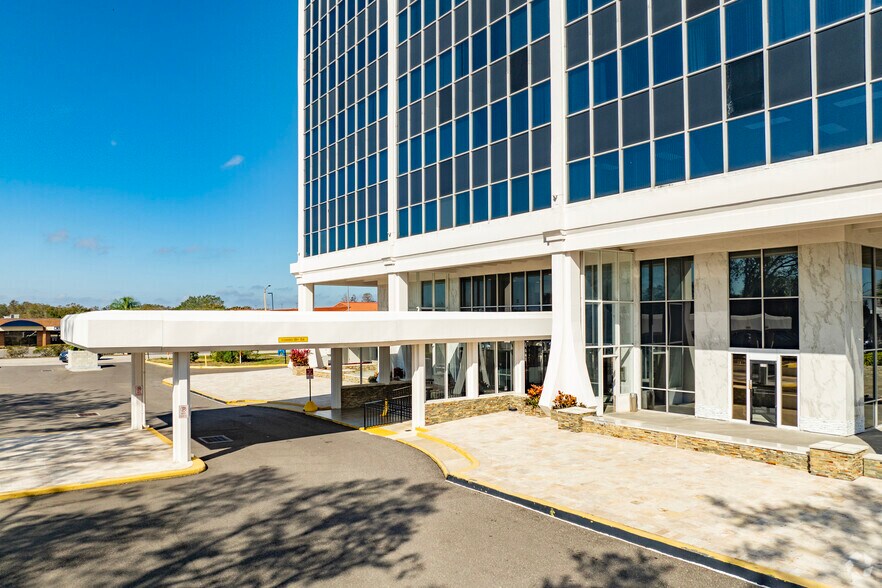 410 S Ware Blvd, Tampa, FL à vendre - Photo de l’immeuble – Image 2 sur 25