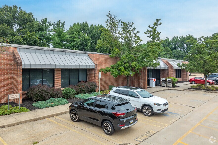 1690 Kenneth Rd, York, PA à louer - Photo de l’immeuble – Image 3 sur 5