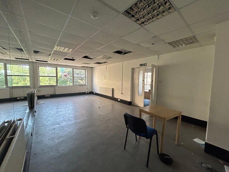 28-34 Chapel St, Luton à louer - Photo de l’immeuble – Image 2 sur 6