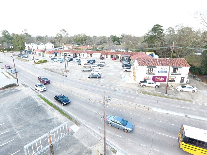 711 Jefferson Hwy, Baton Rouge, LA à louer - Photo de l’immeuble – Image 3 sur 5