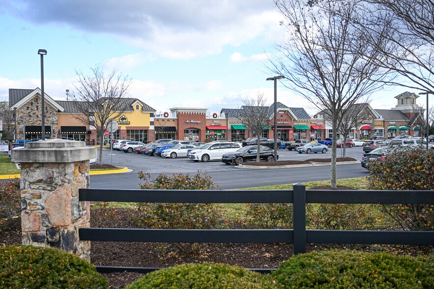Route 355, Urbana, MD à louer - Photo de l’immeuble – Image 3 sur 5