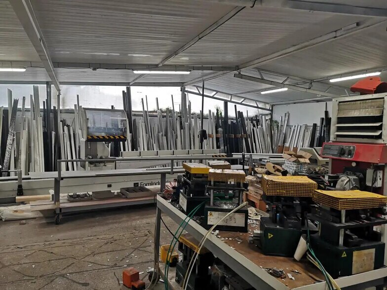 Local d’activités dans Contes à louer - Photo de l’immeuble – Image 3 sur 6