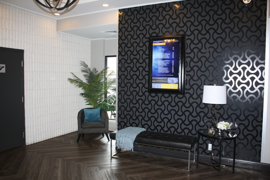 1324 11th Ave SW, Calgary, AB à louer - Hall d’entrée – Image 3 sur 5