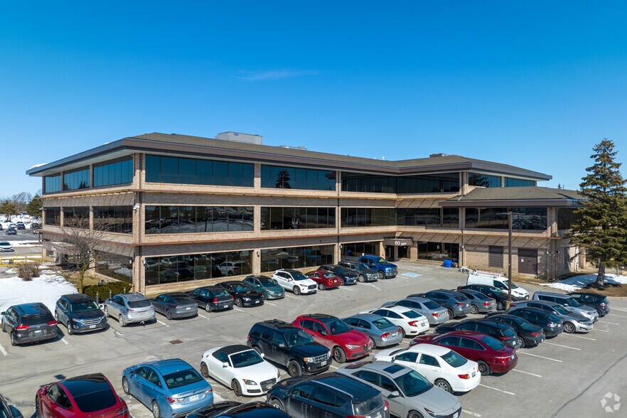 60 Renfrew Dr, Markham, ON à louer - Photo principale – Image 1 sur 14