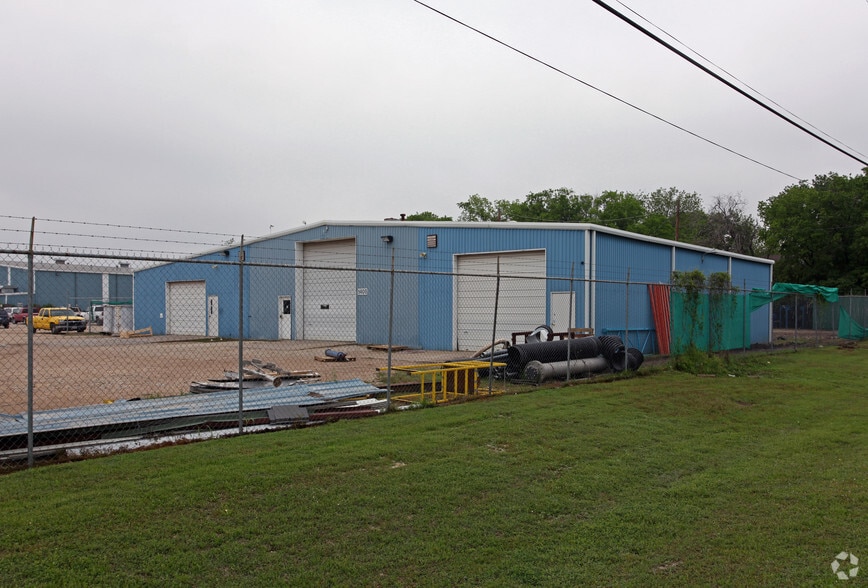 1400 W Marvin Ave, Waxahachie, TX à vendre - Photo principale – Image 1 sur 22