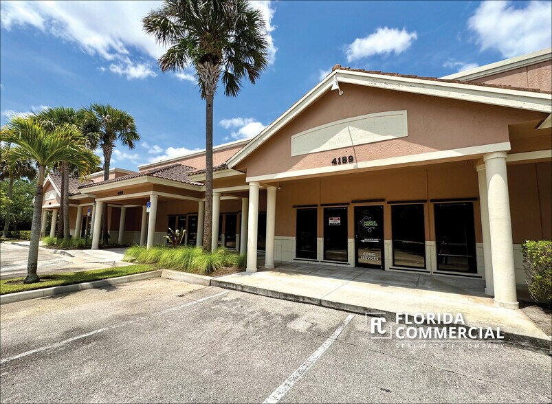 4189-4257 SW High Meadows Ave, Palm City, FL à louer - Photo de l’immeuble – Image 3 sur 7