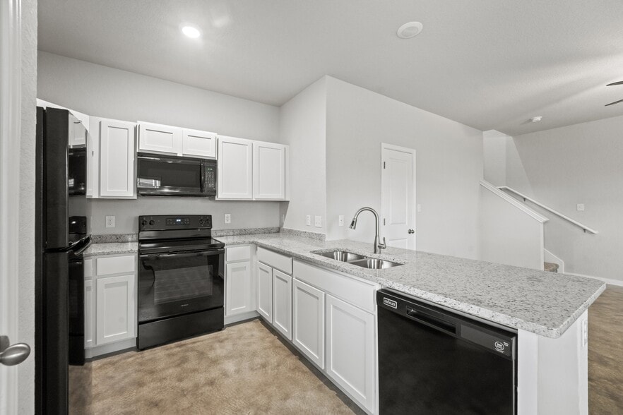 8015 Dial Ike Dr, San Antonio, TX à vendre - Photo intérieure – Image 3 sur 22