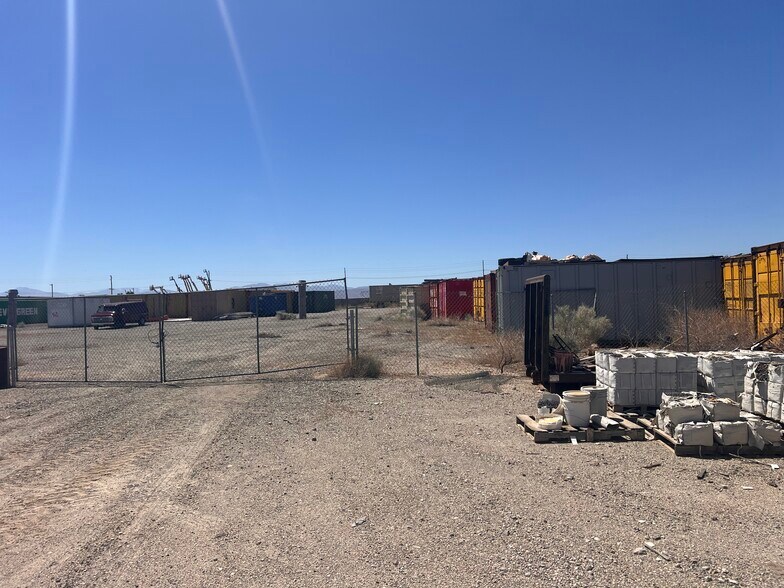 42155 8th St E, Lancaster, CA à vendre - Photo de l’immeuble – Image 3 sur 13